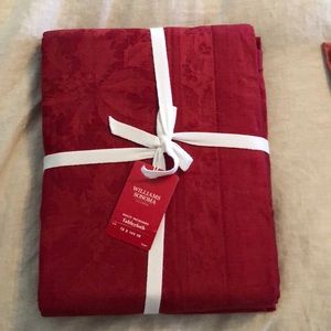 Williams Sonoma Holly Jacquard tablecloth 70 x144